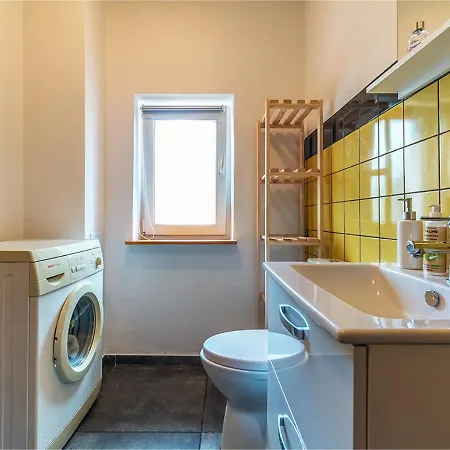 Hollywood Cudnajem Appartamento Tolkmicko